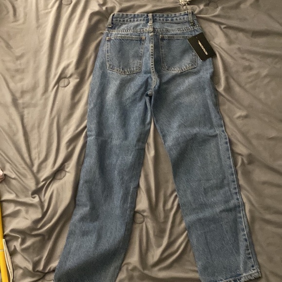 PrettyLittleThing Straight Leg Jeans - Picture 2 of 2